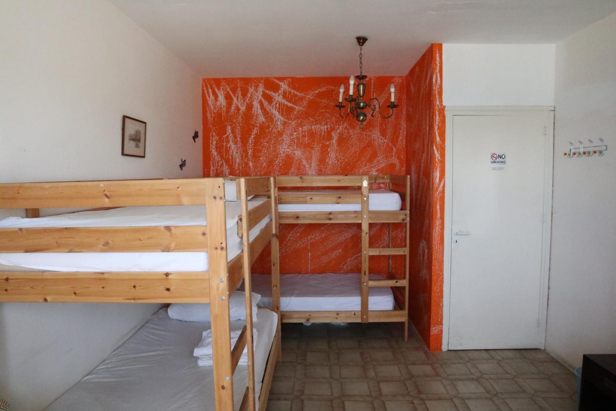 777 Beach Guesthouse Paphos Szoba fotó