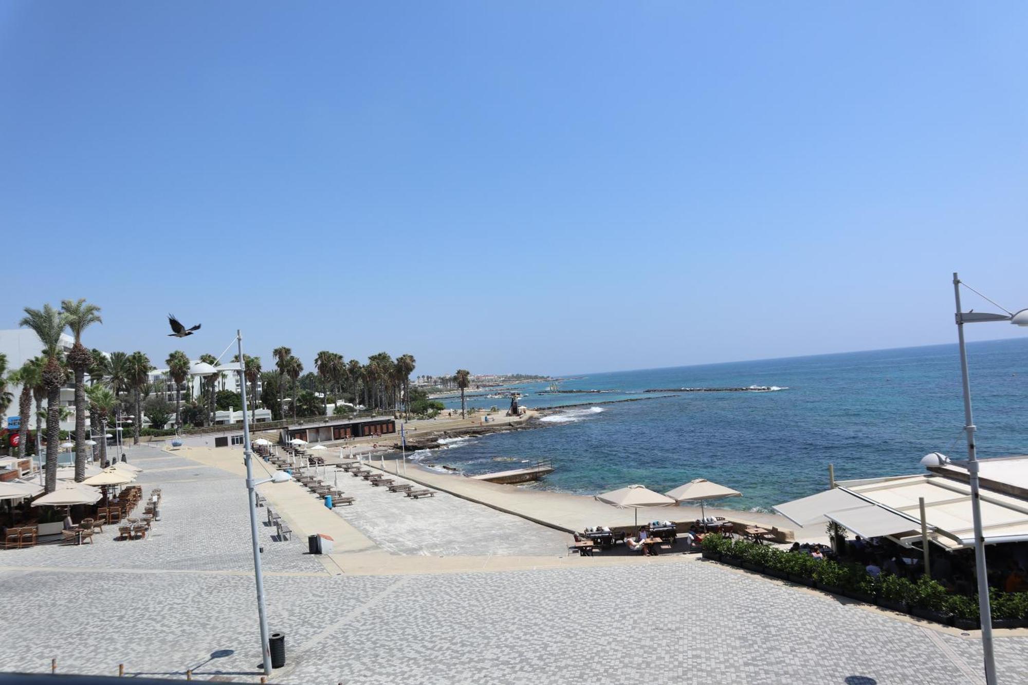 777 Beach Guesthouse Paphos Szoba fotó