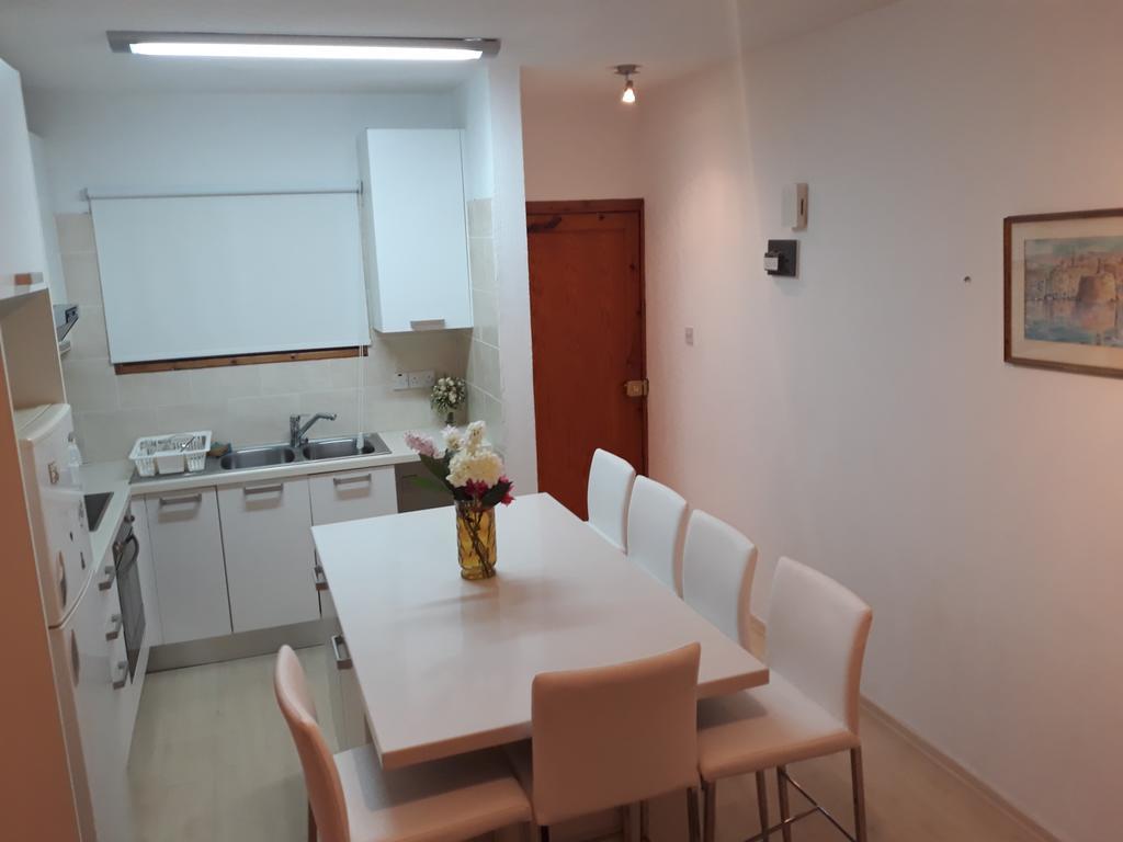 777 Beach Guesthouse Paphos Kültér fotó