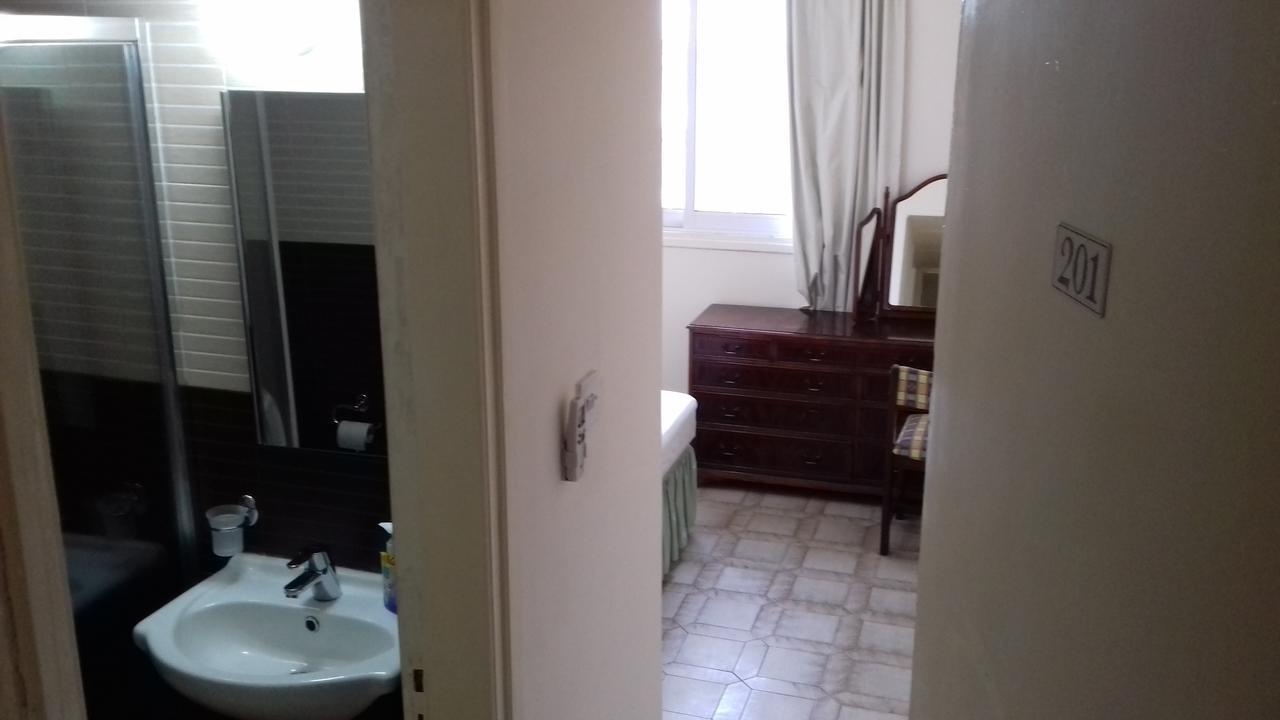 777 Beach Guesthouse Paphos Kültér fotó